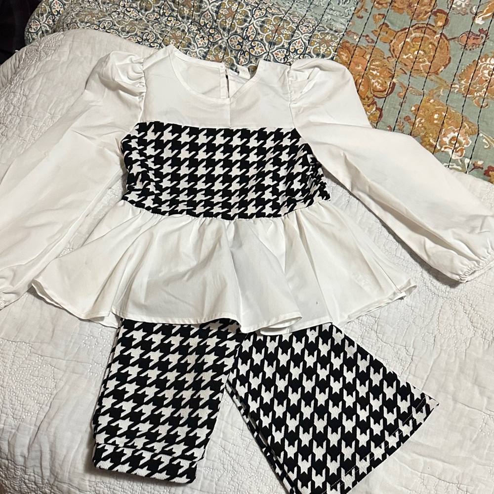 SHEIN Black and White Houndstooth Garment